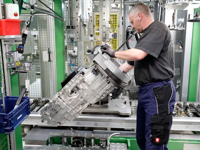 Getriebeproduktion, ZF Getriebe Brandenburg GmbH, Fachkraft